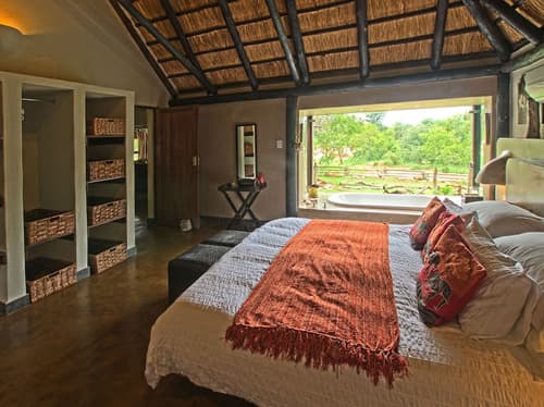 Raptor Retreat Game Lodge, Room