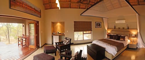 Raptor Retreat Game Lodge, Room