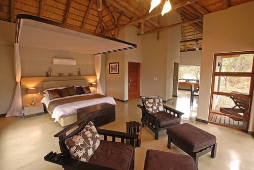 Raptor Retreat Game Lodge, Room