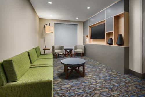 Holiday Inn Express & Suites Oakhurst - Yosemite Park Area by IHG, Lobby