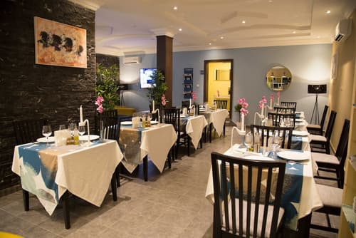 Hotel Semiramis City center, Dining