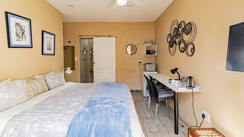 BnB on 8th Avenue, Room