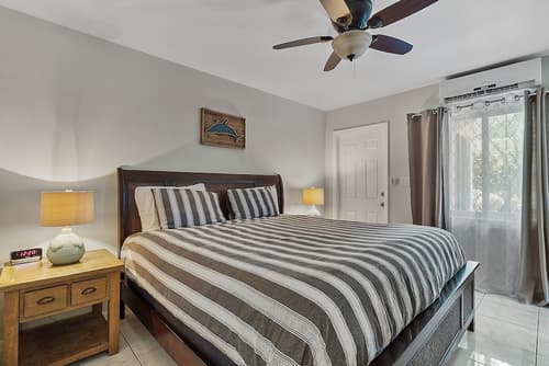 4145 By The Sea Inn & Suites, Room