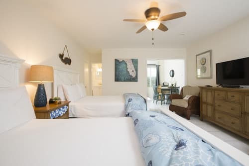 4145 By The Sea Inn & Suites, Room