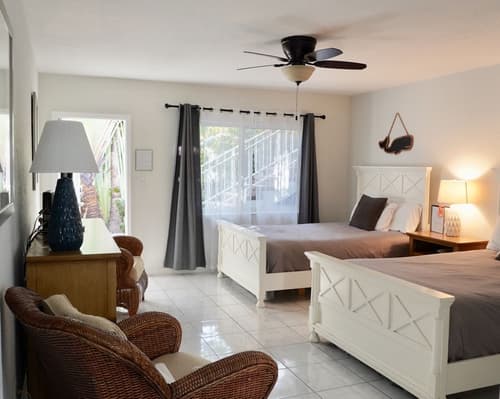 4145 By The Sea Inn & Suites, Room