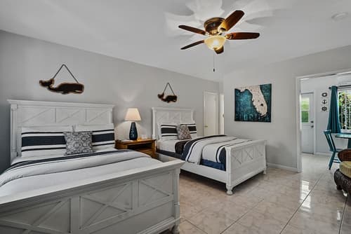 4145 By The Sea Inn & Suites, Room