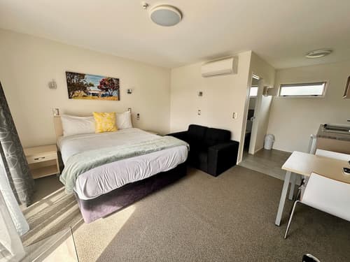 The Olive Motel, Room