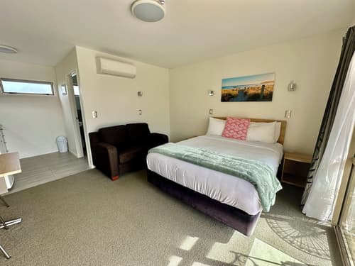 The Olive Motel, Room