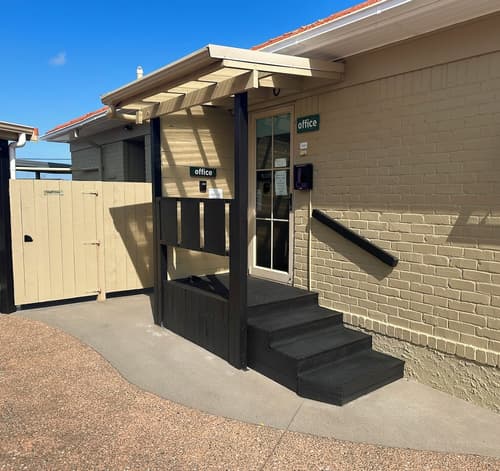 The Olive Motel, Exterior