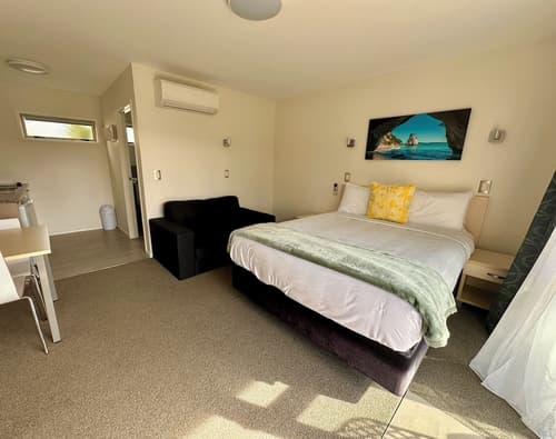 The Olive Motel, Primary image