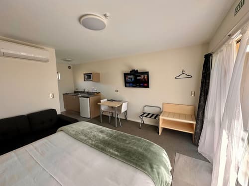 The Olive Motel, Room