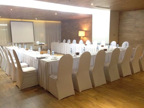 Fusion Suites Saigon, Meeting facility