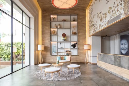 Fusion Suites Saigon, Interior entrance