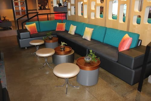 Aloft Syracuse Inner Harbor, Lobby sitting area