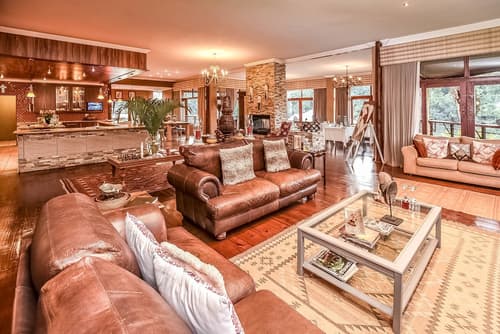 Bambuu Lakeside Lodge, Lobby sitting area