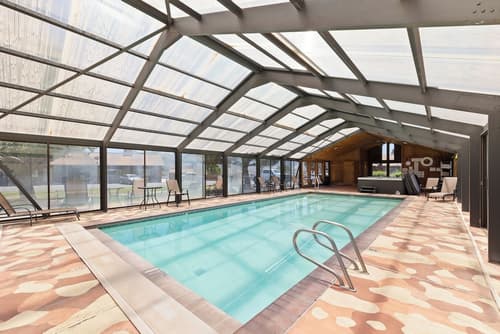 Broken Spur Inn & Steakhouse, Pool