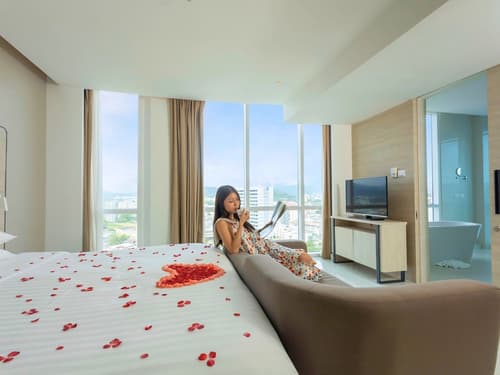 Novotel Phuket City Phokeethra Hotel