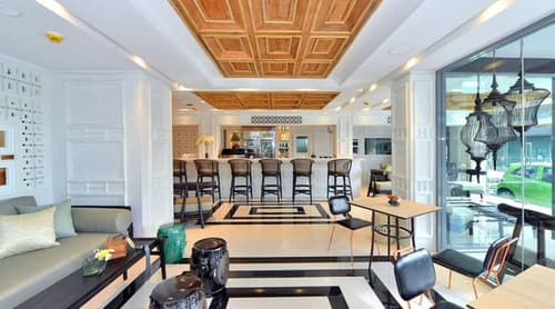 Riva Arun Bangkok, Lobby sitting area