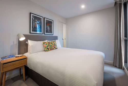 Oaks Melbourne Southbank Suites