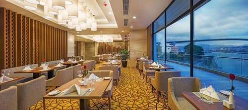 Wyndham Legend Halong Hotel, Restaurant
