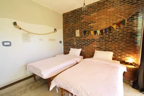 Above the Sea Guesthouse, Room