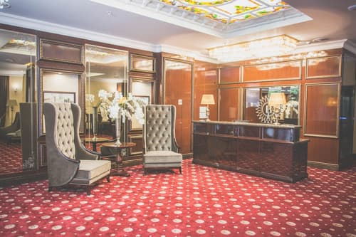 Bristol Central Park Hotel, Reception