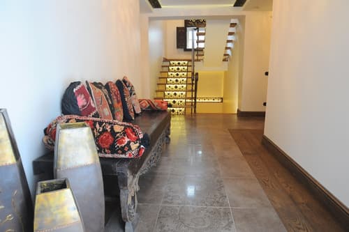 Argo Trakai, Interior entrance