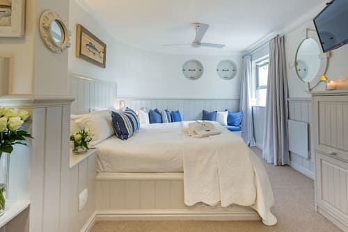 Ocean Watch Guest House, Room