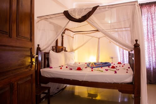 Moonshine Uroa Boutique Hotel