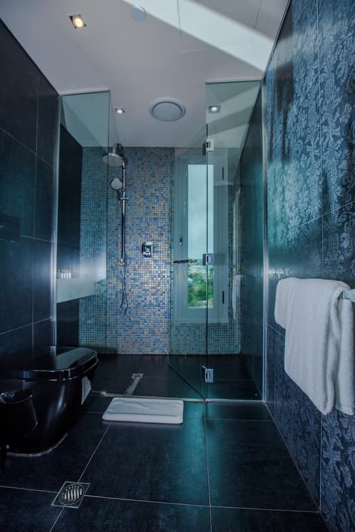 Grand Papua Hotel, Bathroom