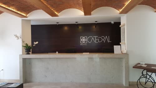 Hotel Catedral, Reception