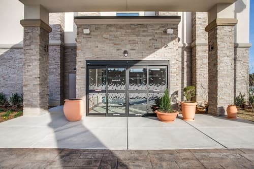 Hampton Inn & Suites North Dallas Central Expy, Exterior