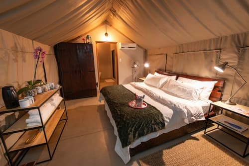 Sausage Tree Safari Camp, Room