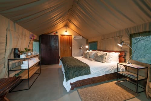 Sausage Tree Safari Camp, Room