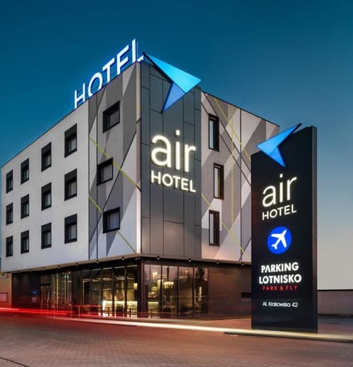 Air Hotel, Front of property