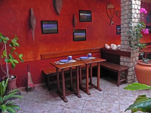 Sakaroule Bed & Breakfast, Interior entrance