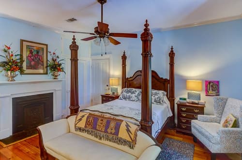 Steele Cottage, Room