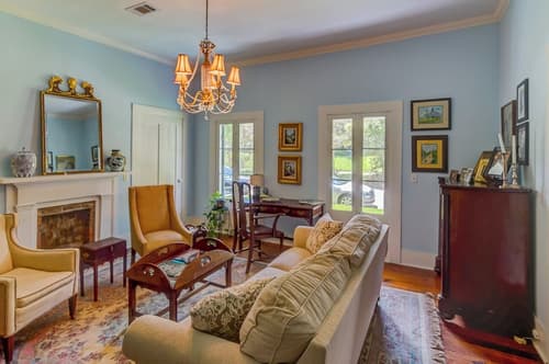 Steele Cottage, Living area