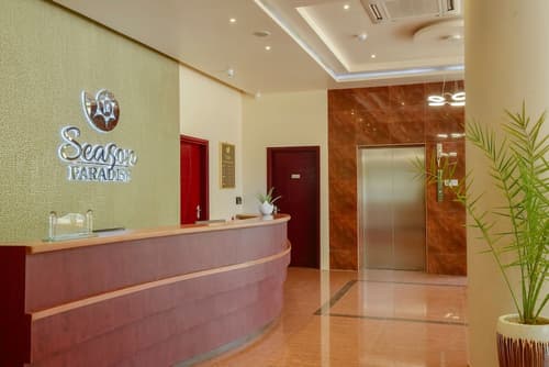 Season Paradise, Interior entrance