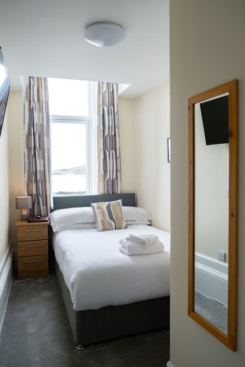 Corran House Guest House & Hostel