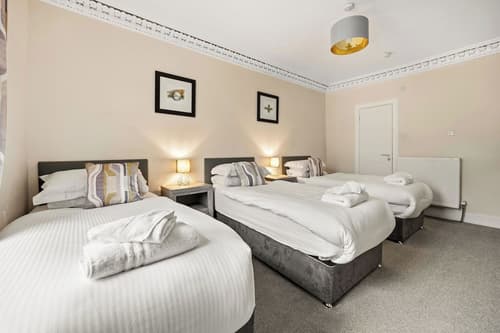 Corran House Guest House & Hostel