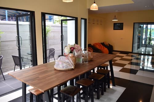 Hide Bangkok Hostel, Lobby sitting area