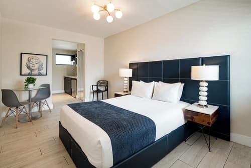 Waterside Hotel and Suites