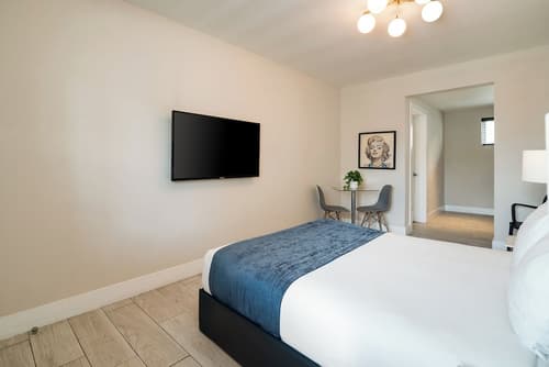 Waterside Hotel and Suites