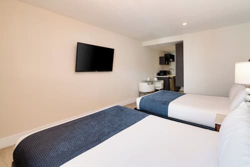 Waterside Hotel and Suites