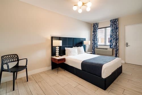 Waterside Hotel and Suites