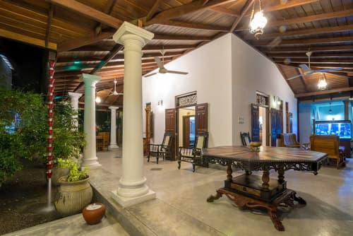 Green Villa, Interior entrance