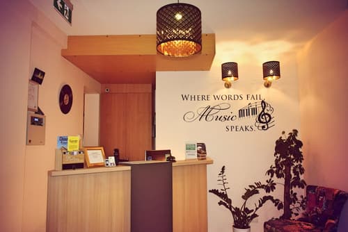 Hotel Jazz, Reception