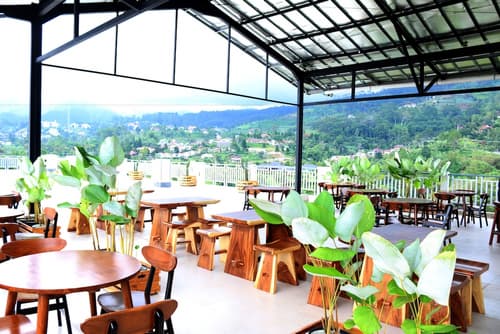 Le Eminence Hotel Convention & Resort Ciloto - Puncak, Cafe
