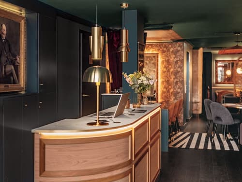 Snob Hotel, Reception